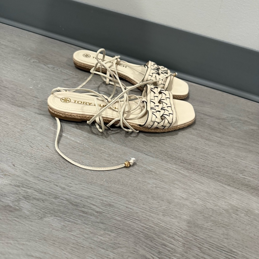Tory Burch Sandal Basketweave Lace Up in Cream Leather - Picture 2 of 6